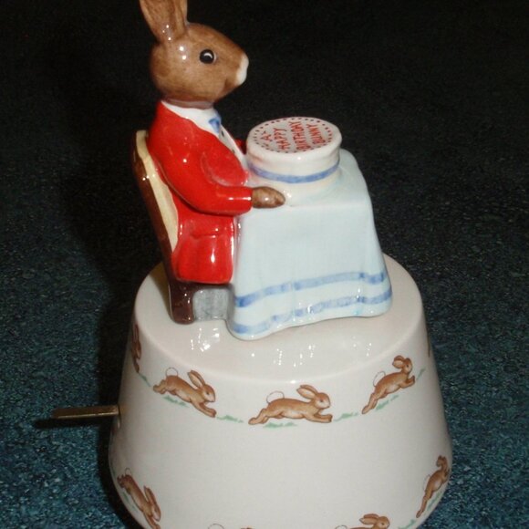 ROYAL DOULTON BUNNYKINS Happy Birthday Music Box DB36 Beatrix Potter Cute Gift! - Picture 2 of 11